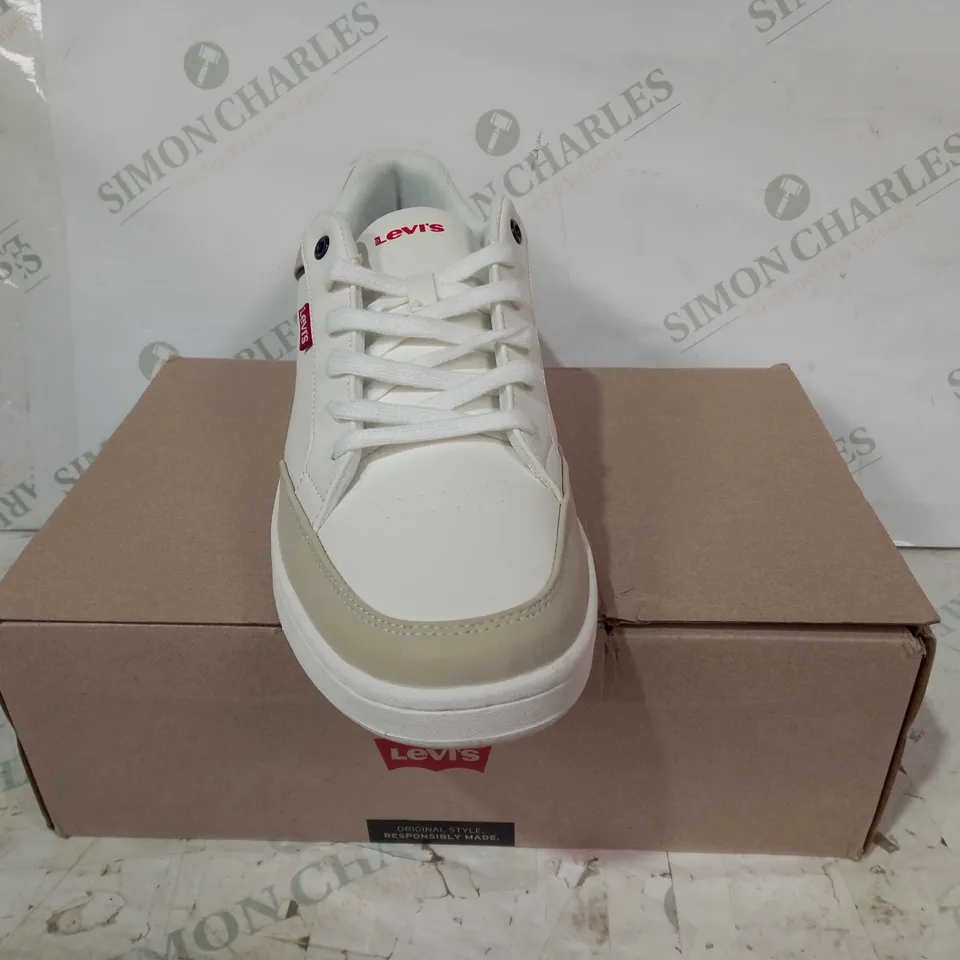 BOXED PAIR OF LEVI'S BILLY 2.0 SHOES IN WHITE/BEIGE UK SIZE 12