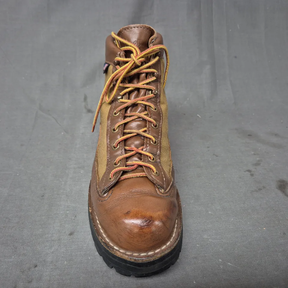 BOXED PAIR OF DANNER ANKLE BOOTS IN BROWN/TAN UK SIZE 6.5