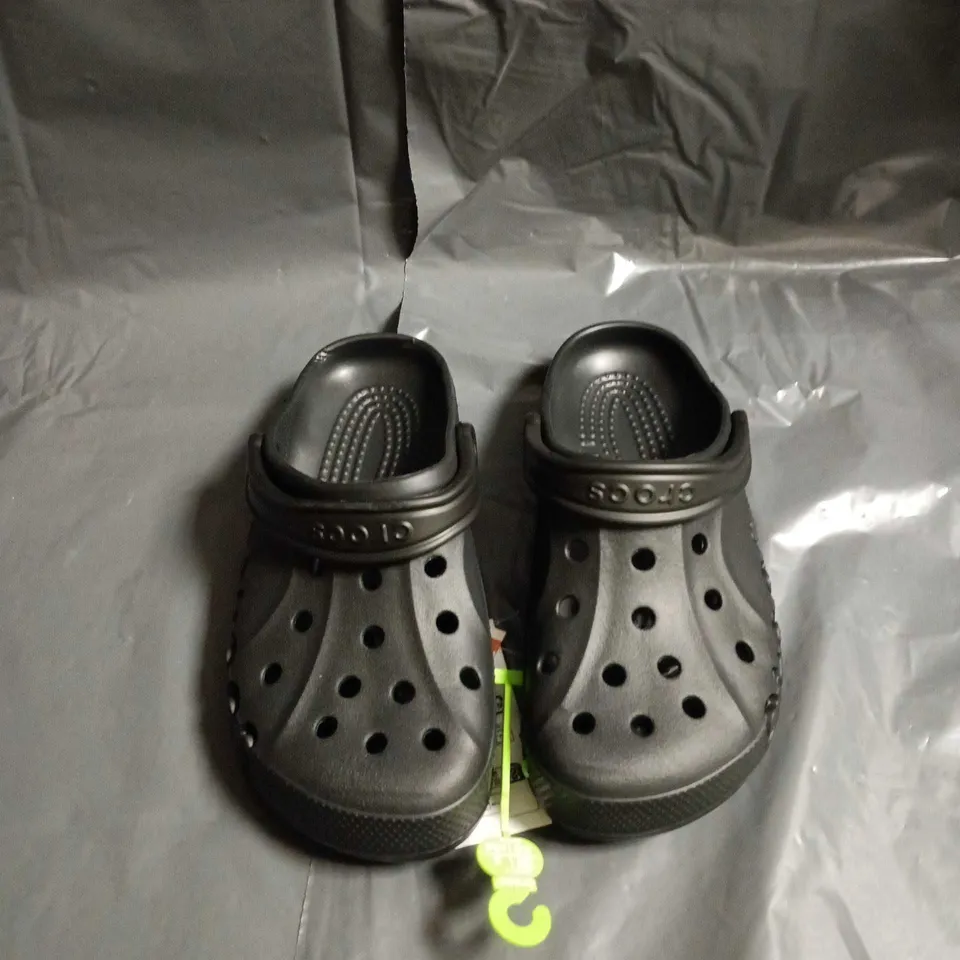CROCS BLACK CLOGS – UNISEX SLIP-ON FOOTWEAR - SIZE EUR 37-38 