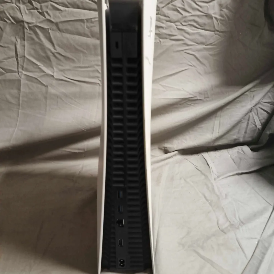 SONY PLAYSTATION 5 CONSOLE – WHITE (PS5) – USED