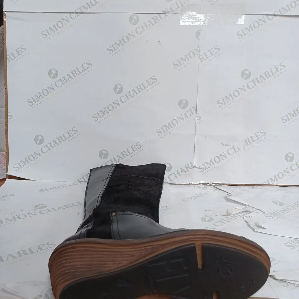 FLY LONDON SEDA BOOTS IN BLACK - UK 6 