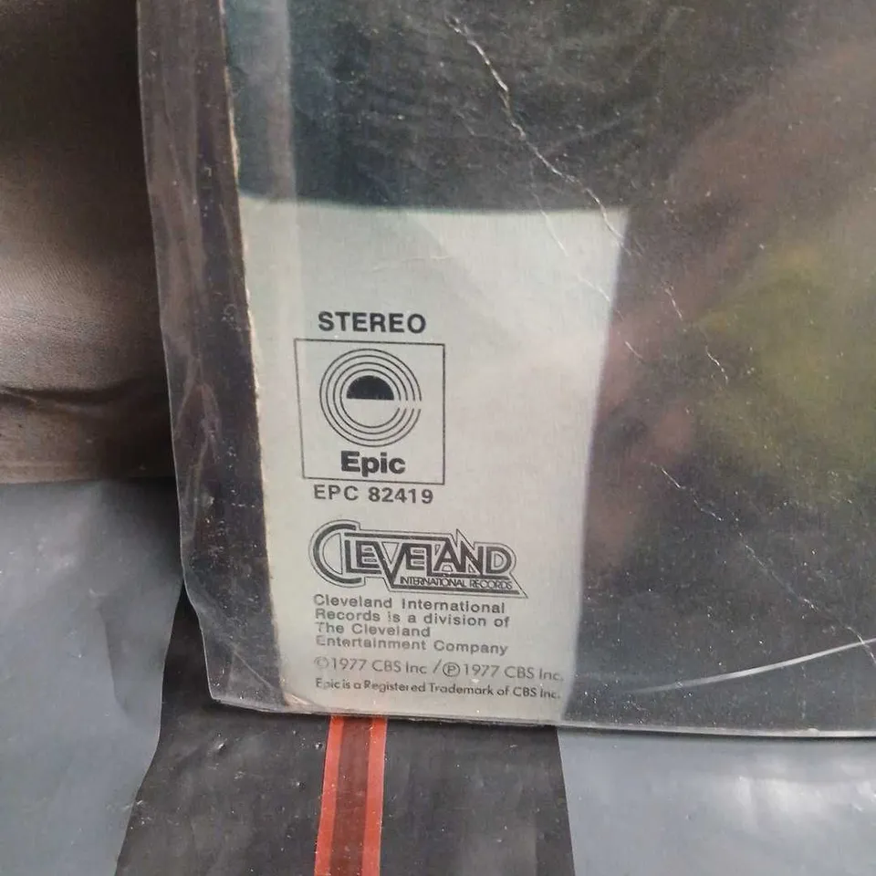 MEAT LOAF – BAT OUT OF HELL VINYL LP (EPIC EPC 82419)