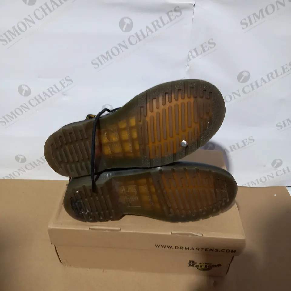 BOXED PAIR OF DR MARTENS BLACK BOOTS SIZE 4