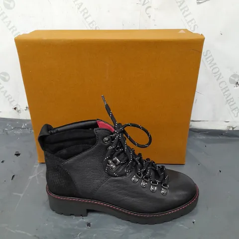 BOXED PAIR OF WHITE STUFF BLACK LEATHER BOOTS SIZE 6