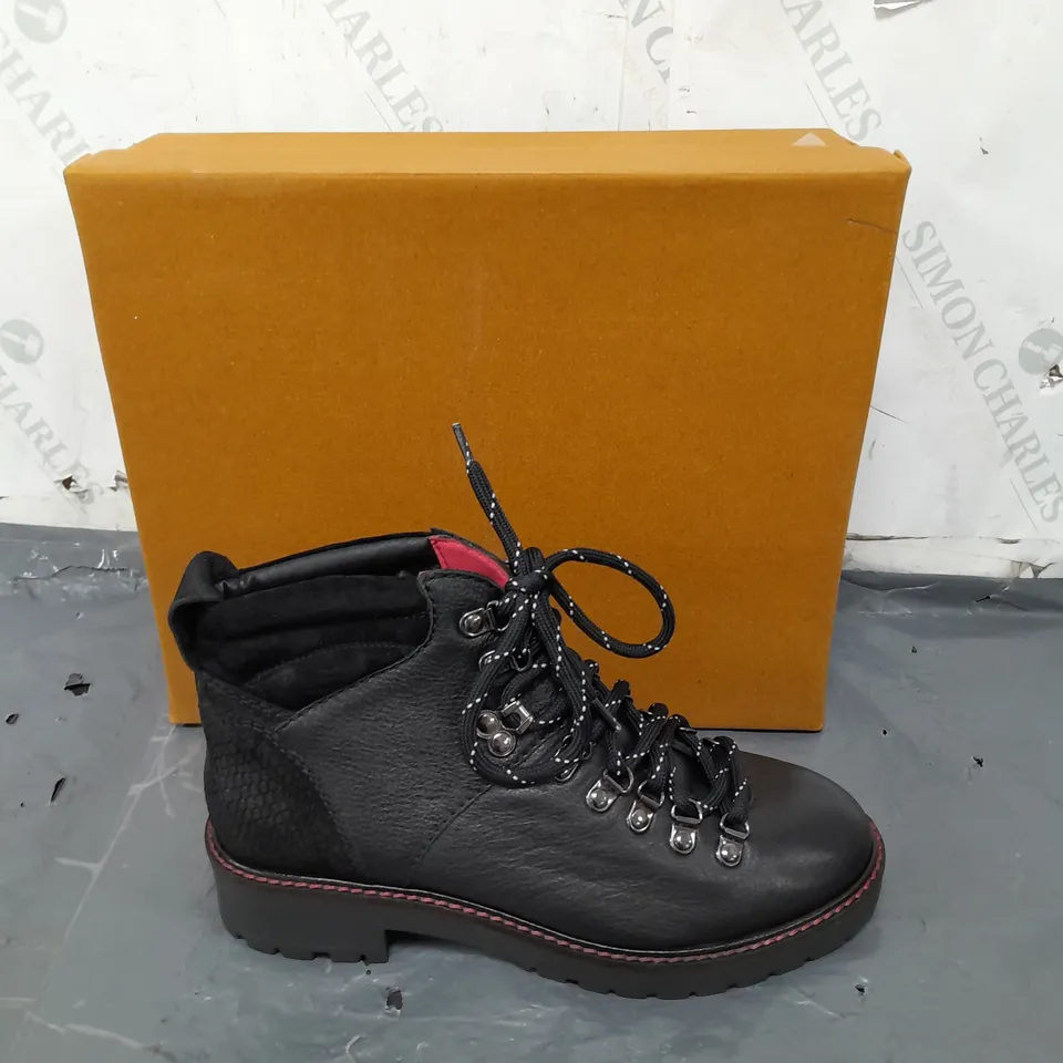 BOXED PAIR OF WHITE STUFF BLACK LEATHER BOOTS SIZE 6