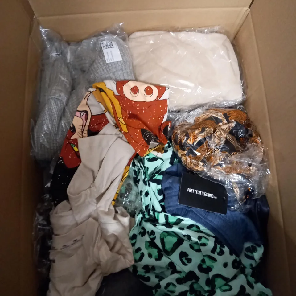 LOT OF APPROX. 50 ASSORTED CLOTHING ITEMS 