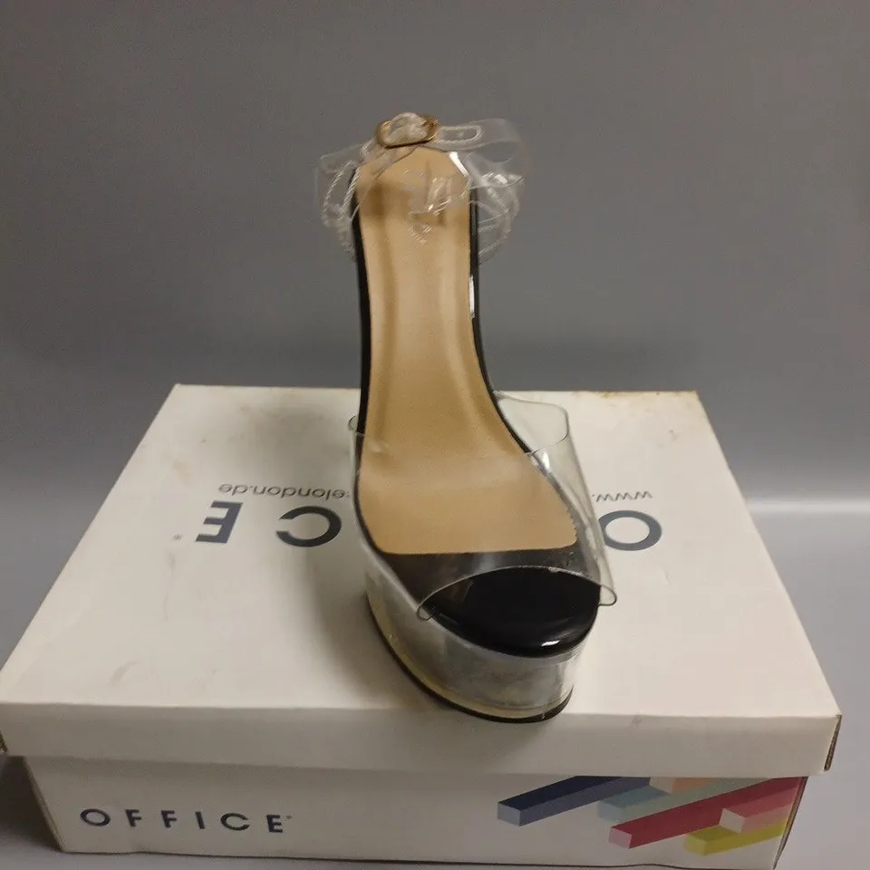 BOXED PAIR OF CHIC HEELED STRAPPY SANDALS UK SIZE 4