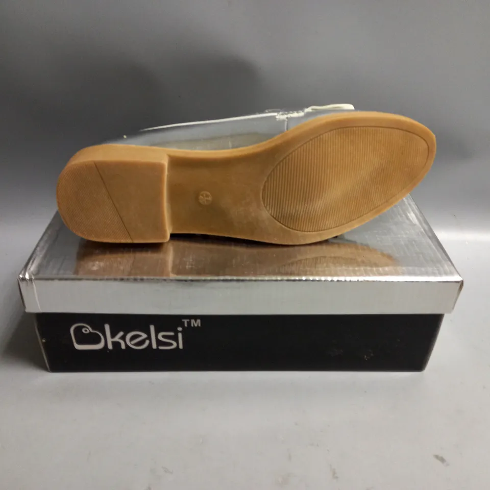 BOXED KELSI LADIES FLAT SILVER BROGUES. SIZE 7