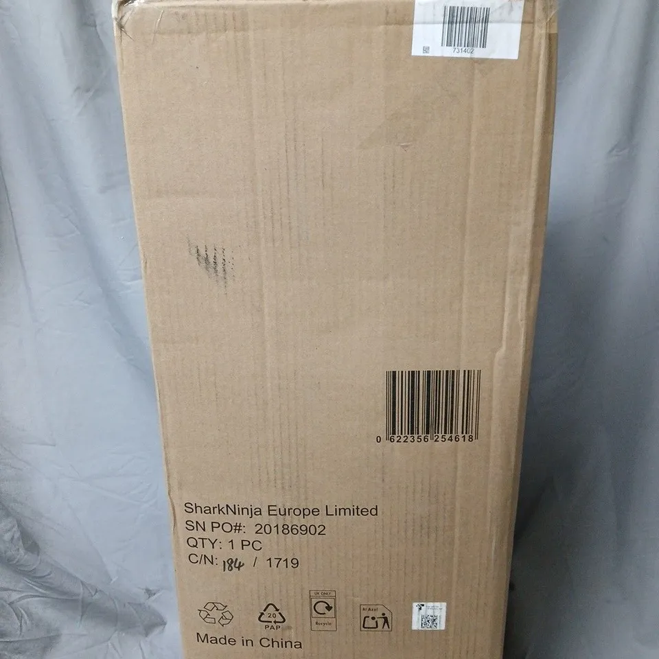 SHARK STRATOS CORDLESS VACUUM W/ ANTI HAIR WRAP & CLEAN SENSE IQ IZ400UKT