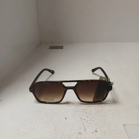 KATIE LOXTON SUNGLASSES – TORTOISESHELL FRAME WITH BLACK ENVELOPE CASE