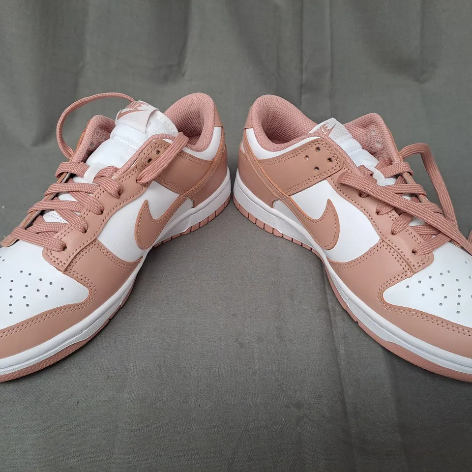 BOXED PAIR OF NIKE DUNK LOW SHOES IN WHITE/ROSE WHISPER UK SIZE 6