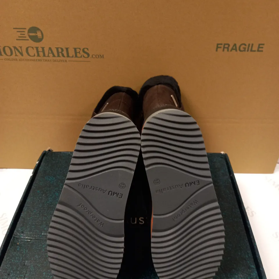 EMU ORICA HI LACE BOOTS BLACK - SIZE 4