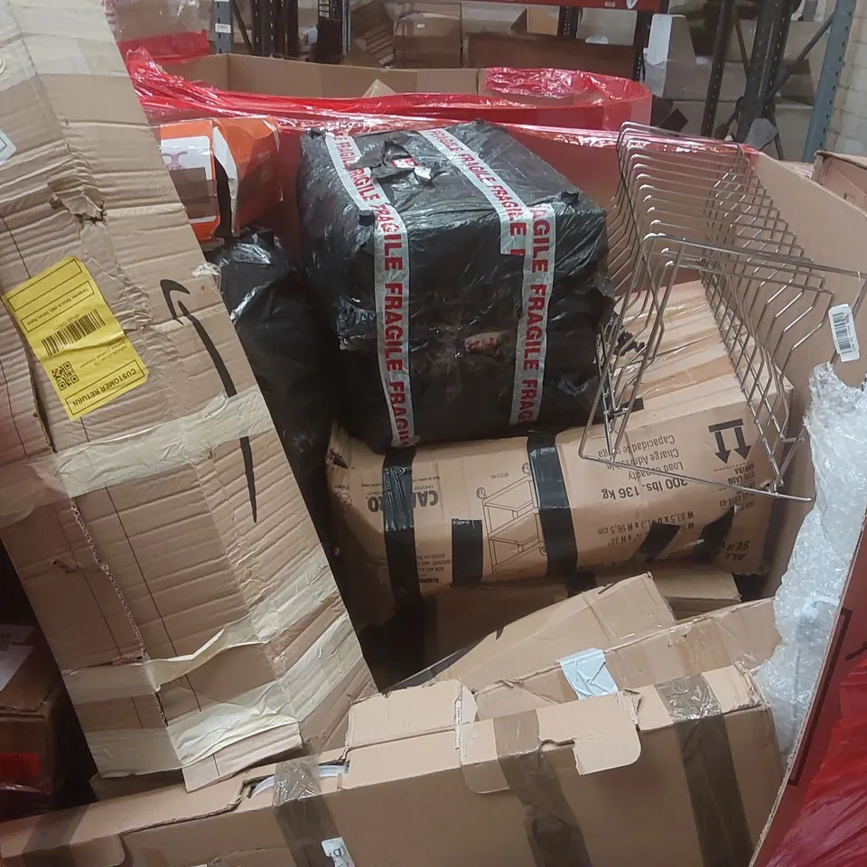 PALLET CONTAINING A LARGE QUANTITY OF ASSORTED ITEMS INCLUDING: BABY FITNESS BLANKET, PLAY MAT, BLINDS ECT