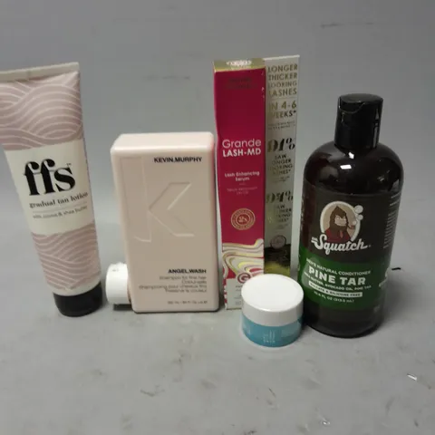 APPROXIMATELY 20 ASSORTED HEALTH & BEAUTY ITEMS TO INCLUDE - SQUATCH PINE TAR MENS CONDITIONER, FFS TAN LOTION AND KEVIN MUROHY SHAMPOO