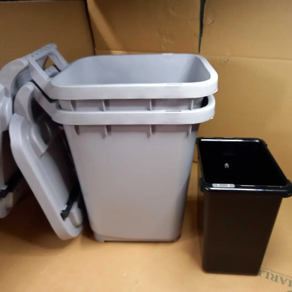 LOT OF APPROX 3 BINS TO INCLUDE: LIDDED BINS, SMALL LIDLESS BIN