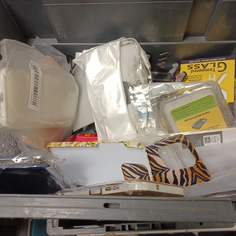 BOX TO CONTAIN APPROX. 25 X ASSORTED PHONE ACCESSORIES. INCLUDES PHONE CASES, CHARGERS, POWER BANKS ETC 