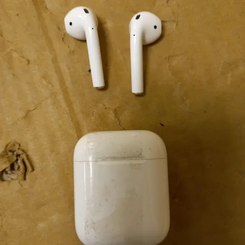 APPLE AIRPODS 