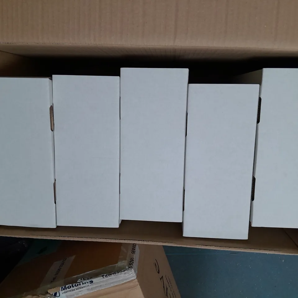 LOT OF 5 CAIMAN PACK OF 2 - MULTI SURFACE CLEANER AND MULTI-PURPOSE CLEANER - CARPET & UPHOLSTERY CLEANER (INCLUDES SPONGE & CLOTH)