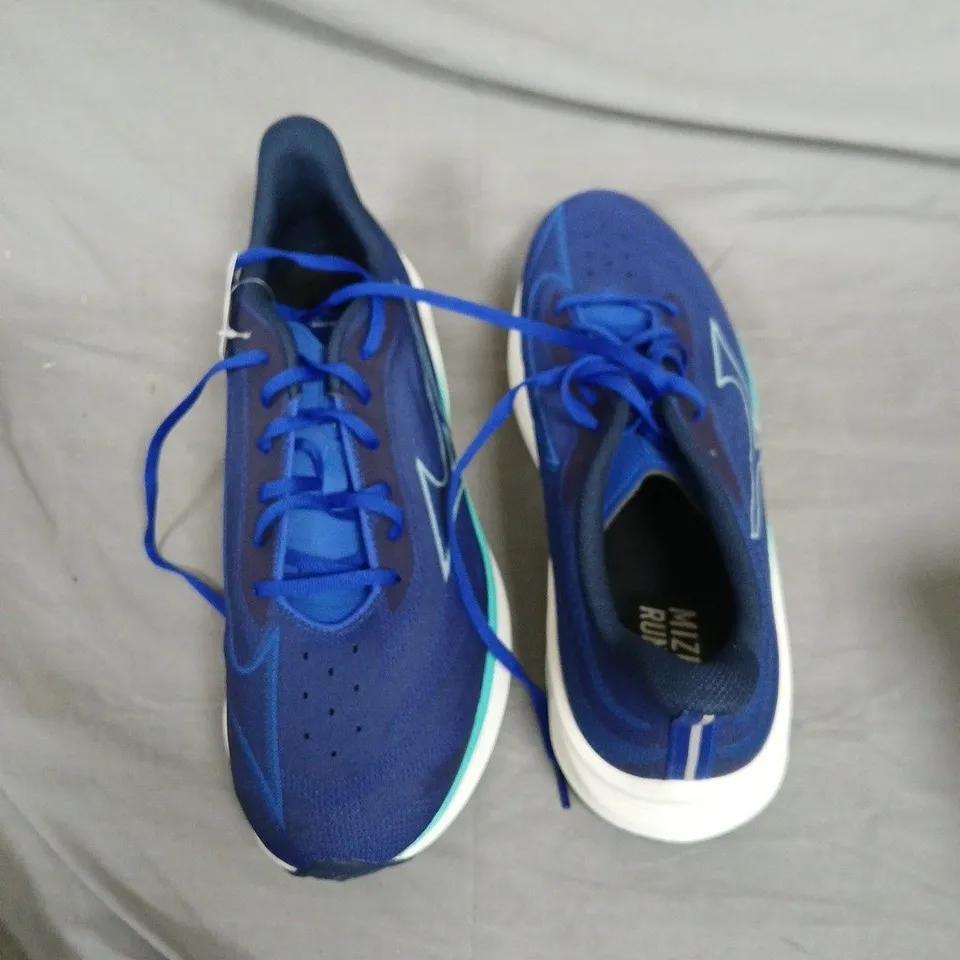 MIZUNO NEO COSMO RUNNING SHOES IN BLUE - UK 11.5 