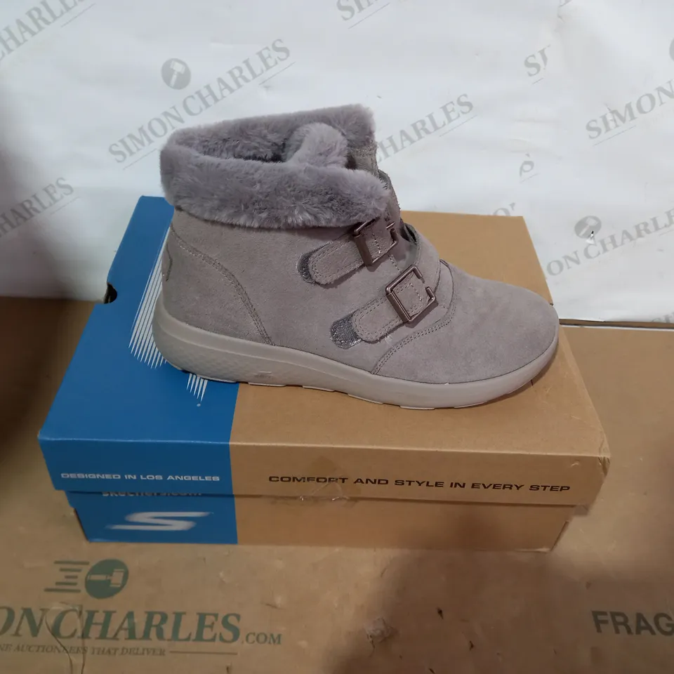 BOXED PAIR OF SKECHERS BOOTS - SIZE 6.5