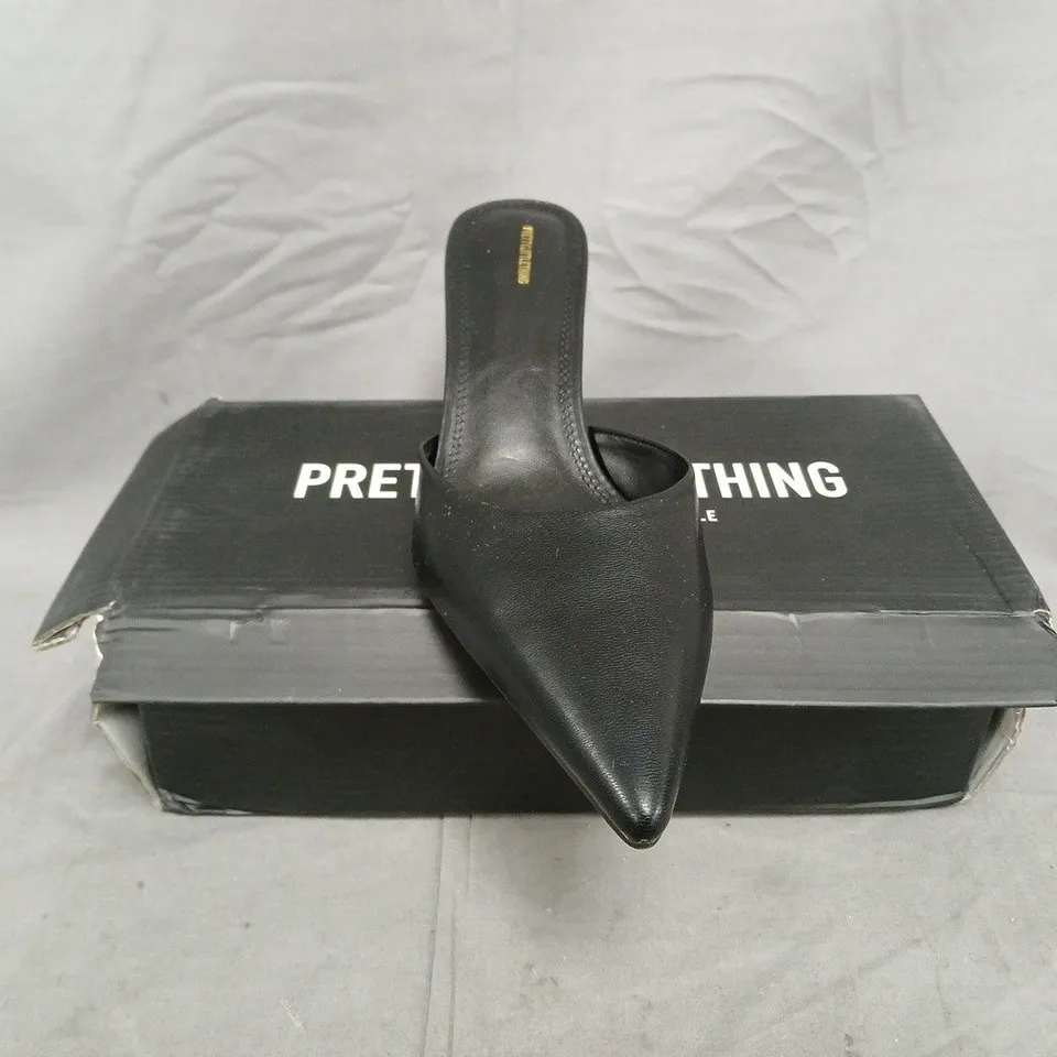 BOXED PAIR OF PRETTY LITTLE THING POINTED TOE LOW HEELS SHOES IN BLACK SIZE 5