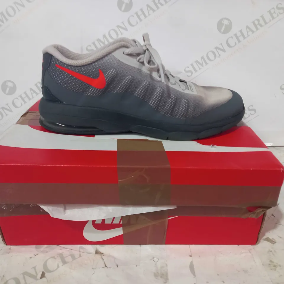 BOXED PAIR OF NIKE AIR TRAINERS IN GREY/RED UK SIZE 2