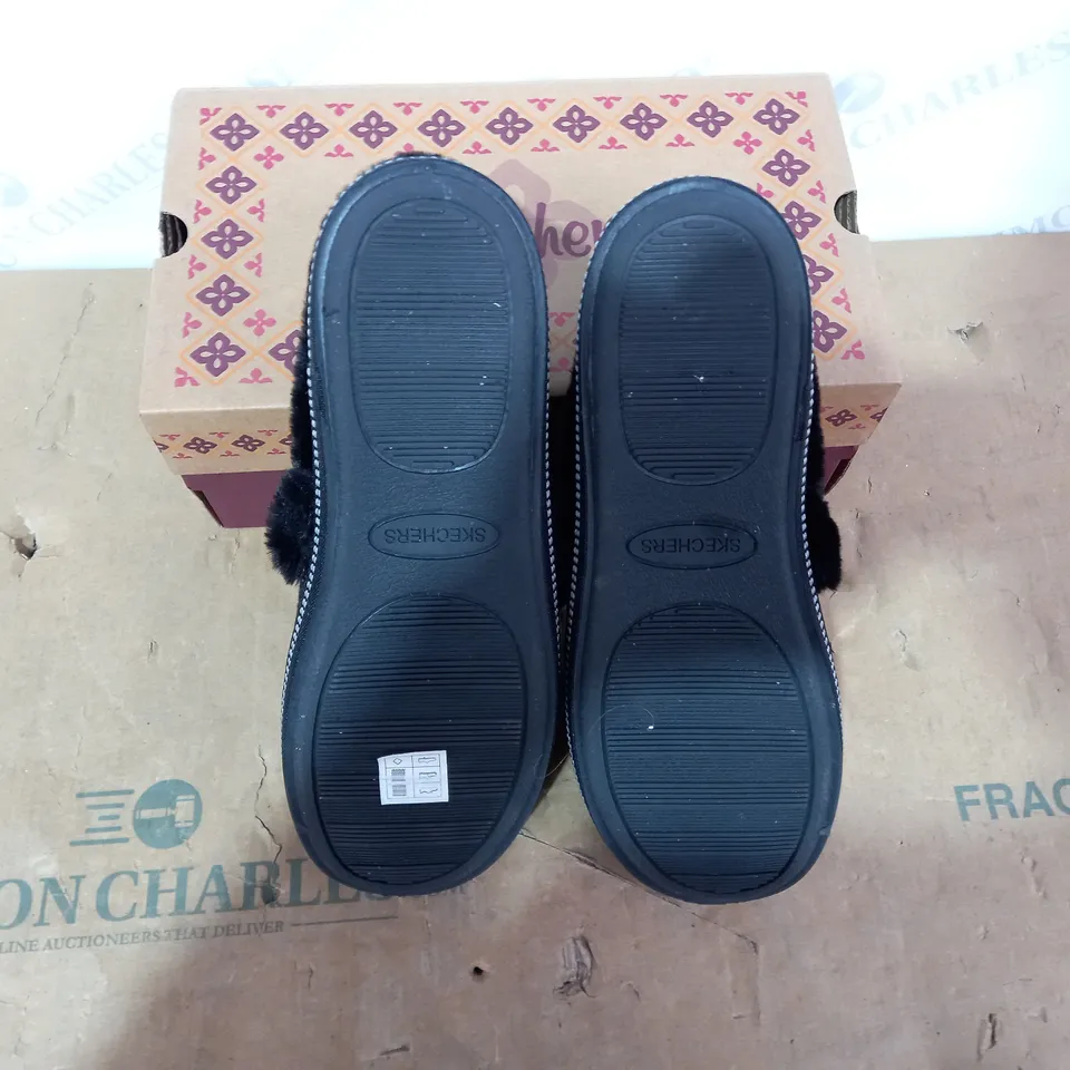 BOXED PAIR OF SKECHERS - SIZE 7