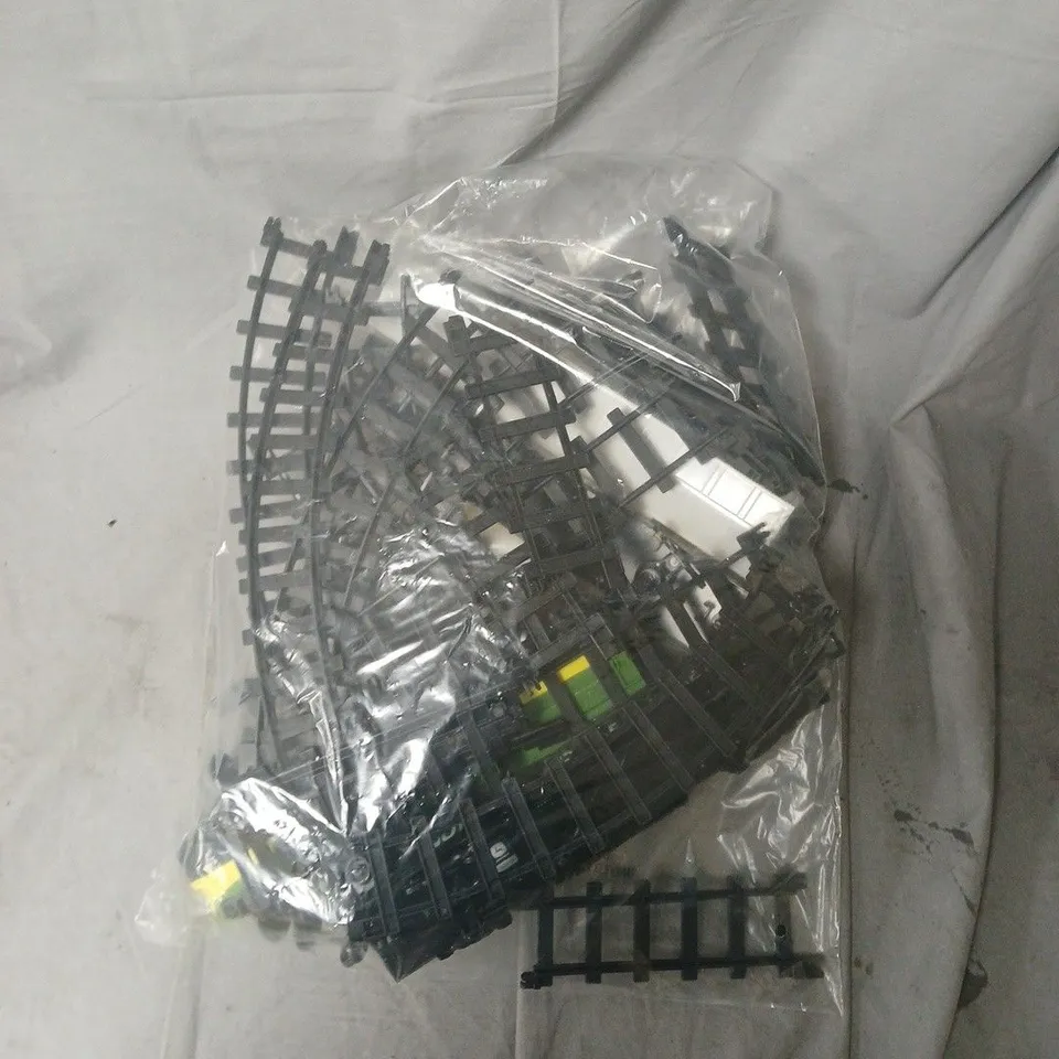 MODEL RAILWAY TRACK PIECES – ASSORTED PLASTIC RAILS & ACCESSORIES.
