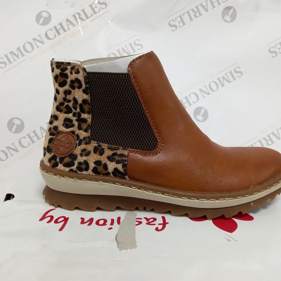 BOXED RIEKER CHELSEA BOOTS, TAN - SIZE 4