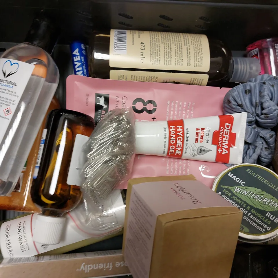 BOX OF APPROX 10 COSMETIC ITEMS TO INCLUDE CETAPHIL CLEANSER, DR TEALS FOAMING BATH, PANTENE SHAMPOO