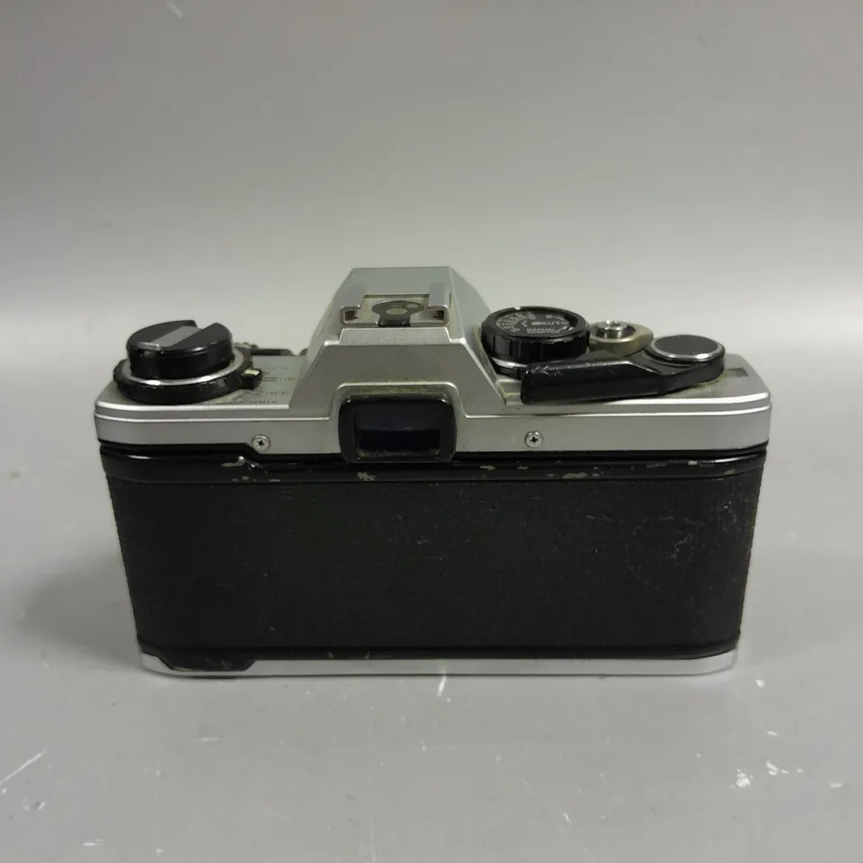 OLYMPUS OM10 RETRO FILM CAMERA 