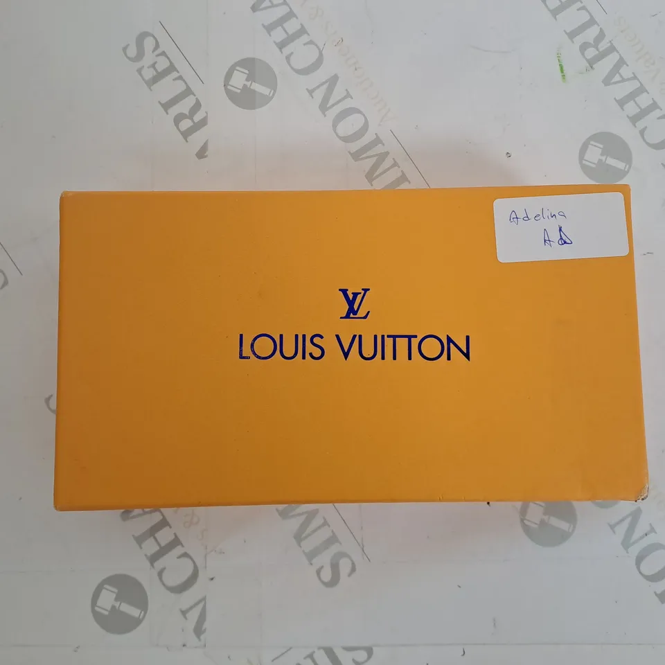 BOXED LOUIS VUITTON PURSE 