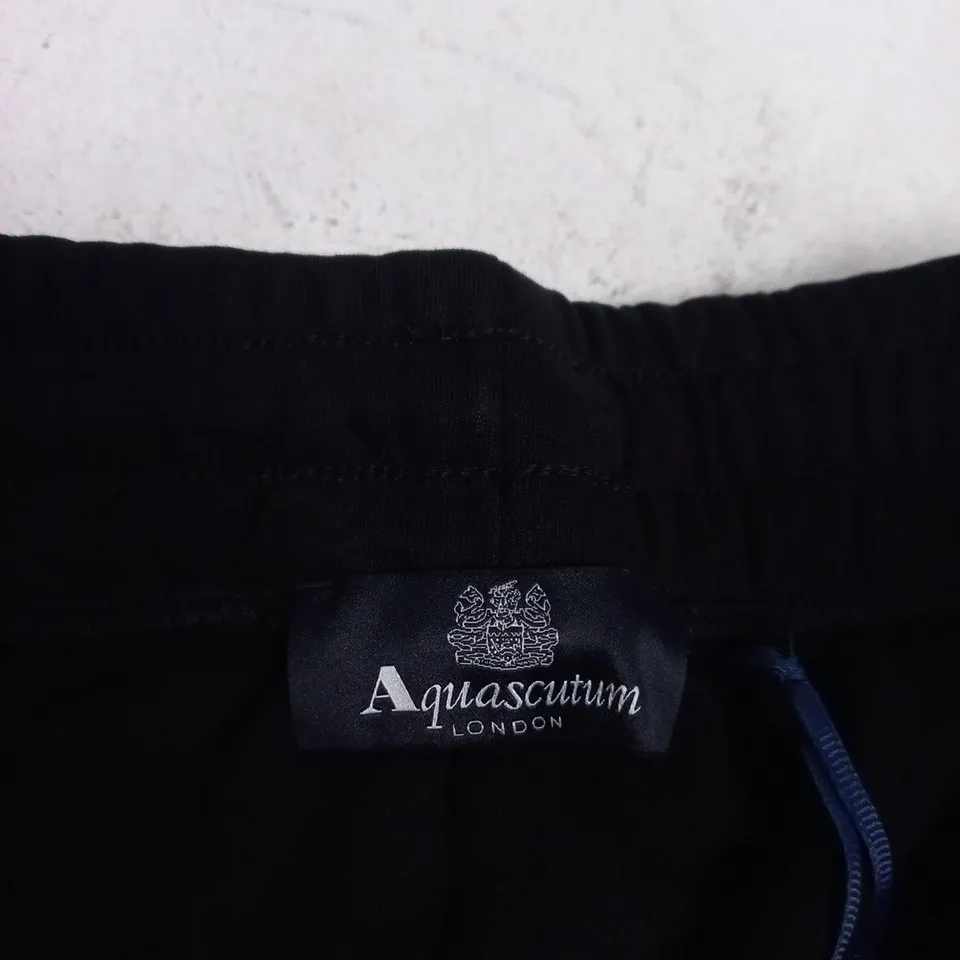 AQUASCUTUM LONDON SHORTS – BLACK, LARGE (SN99)