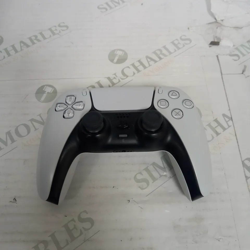 PLAYSTATION 5 CONTROLLER
