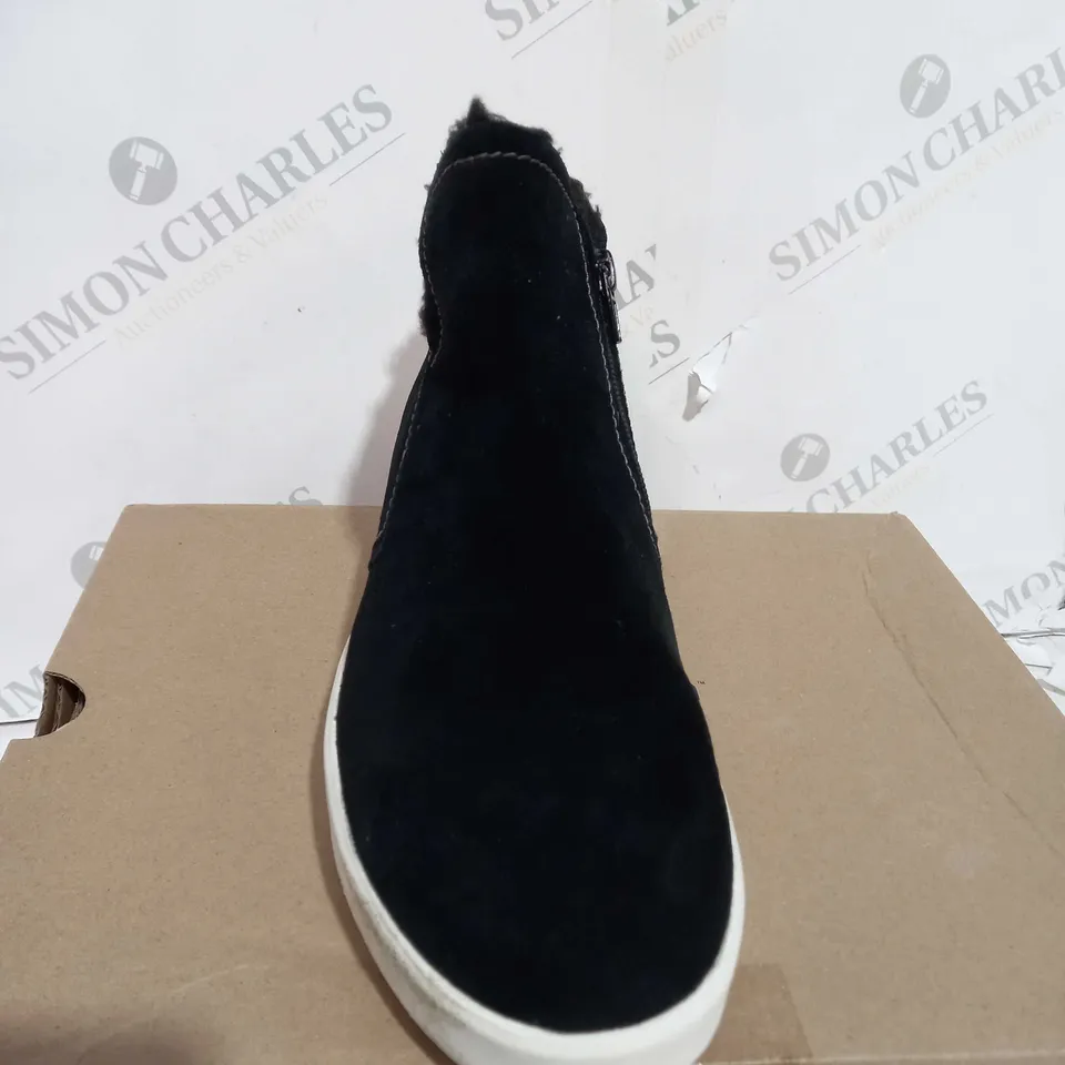 CLANKS LAYTON STAR BLACK SUEDE - SIZE 7 - BOXED 
