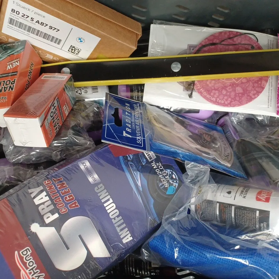 APPROXIMATELY 10 ASSORTED CAR ACCESSORIES AND PRODUCTS TO INCLUDE SPRAY COATING AGENT, CATALYTIC CONVERTER CLEANER, ETC - COLLECTION ONLY
