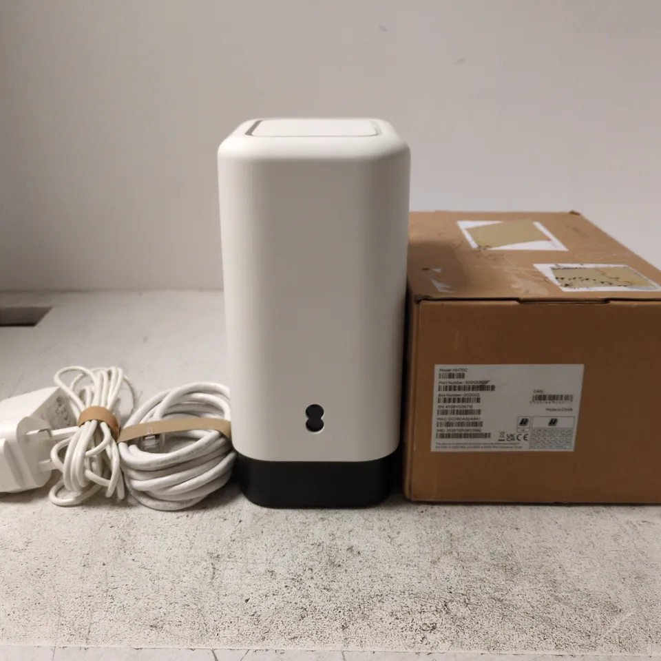 BOXED EE UNLOCKED SMART 5G HUB3 HH70C WIFI7 TRI-BAND ROUTER WHITE