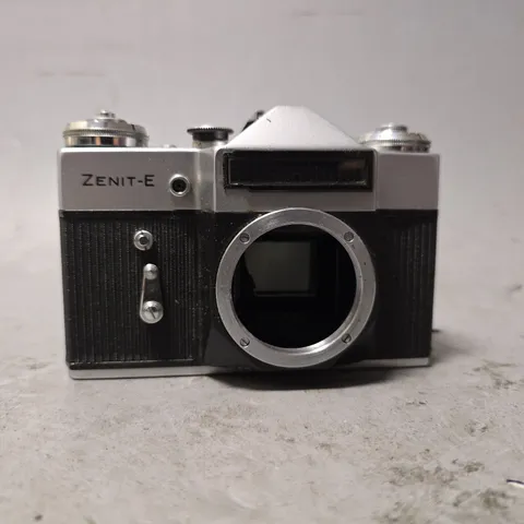 ZENIT-E SLR FILM CAMERA 