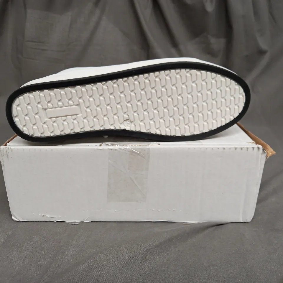 ADESSO LEATHER HIGH TOP TRAINER IN WHITE SIZE 7