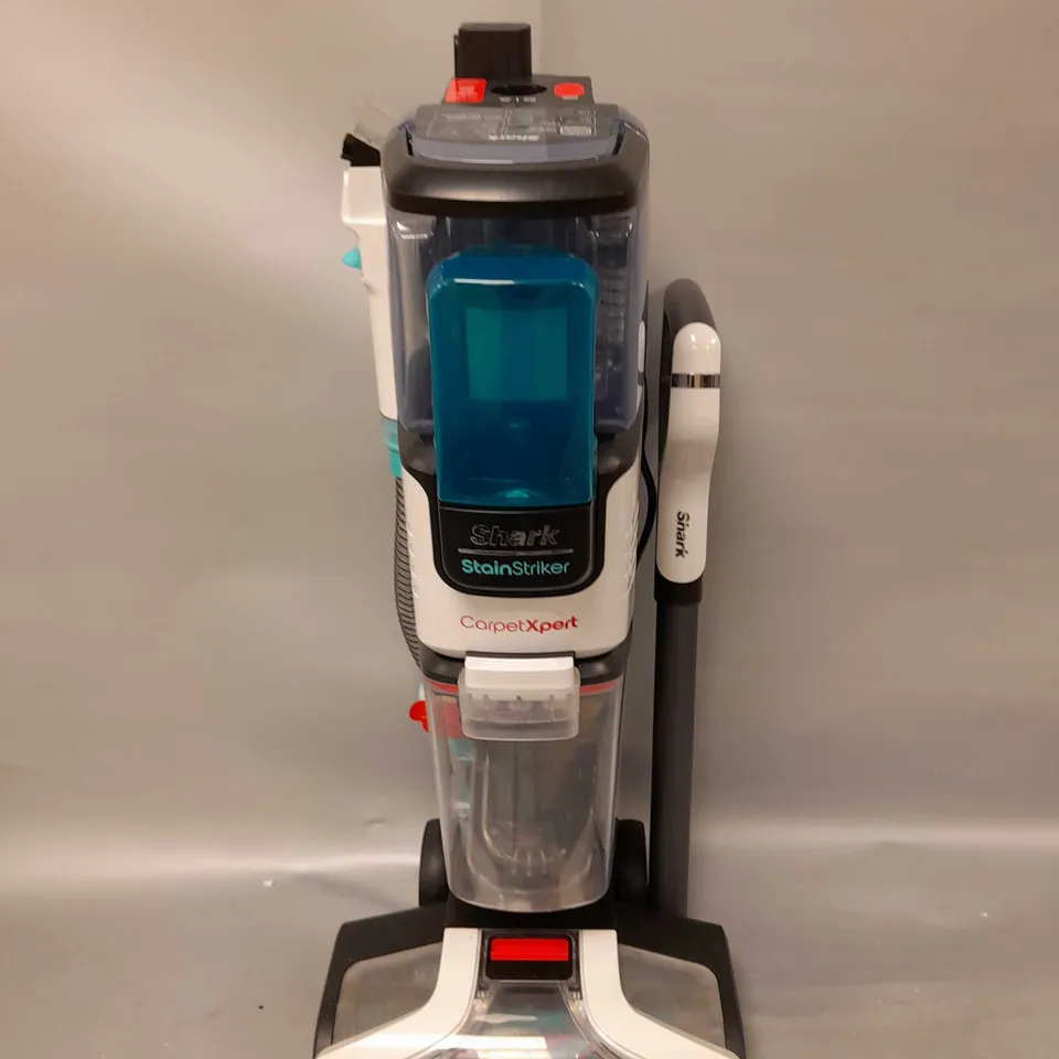 SHARK CARPET XPERT DEEP CARPET CLEANER & BUILT IN STAIN STRIKER EX200UK 