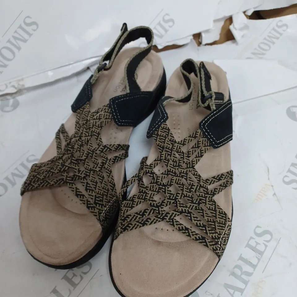 CLARKS AMANDA EASE UK6