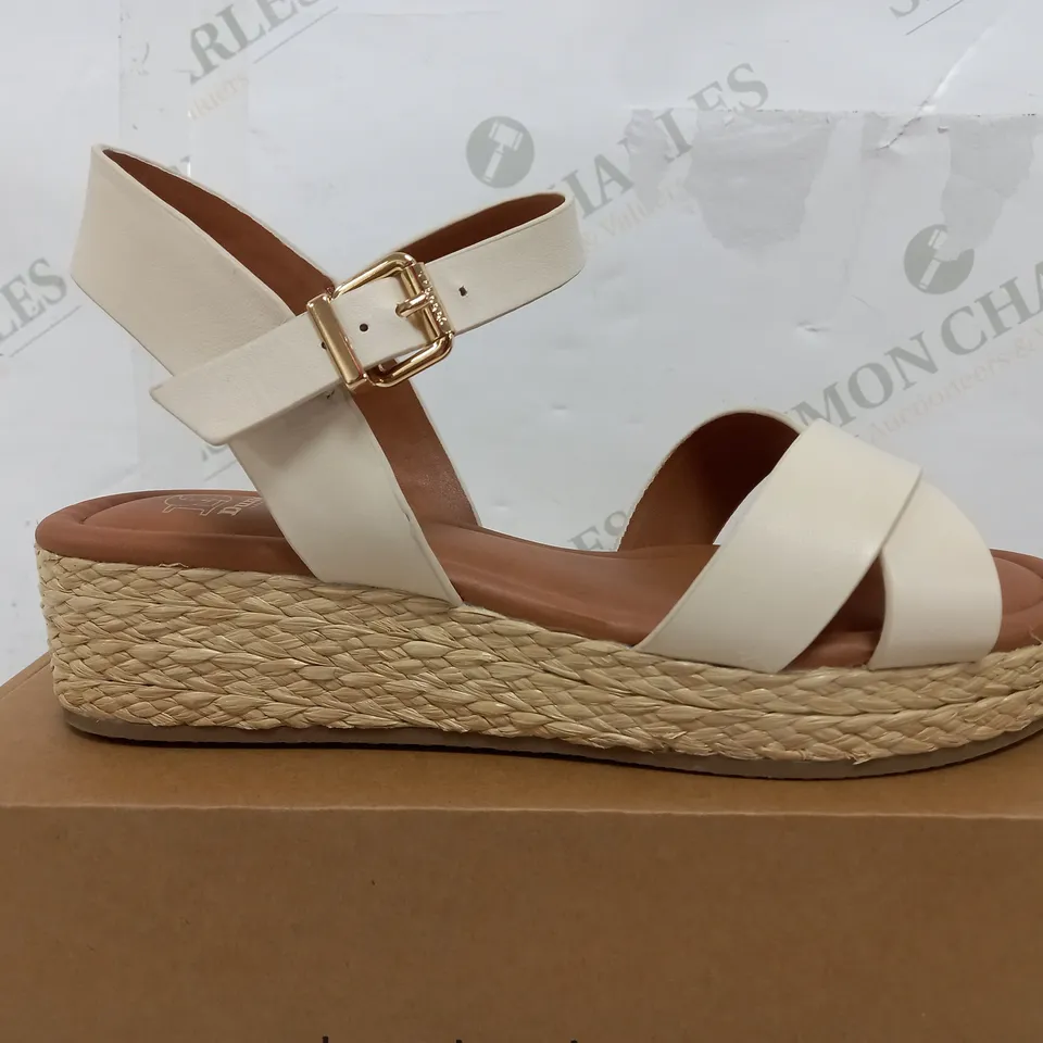 BOXED PAIR OF DUNE LONDON CROSS STRAP FLATFORM SANDALS - UK 6