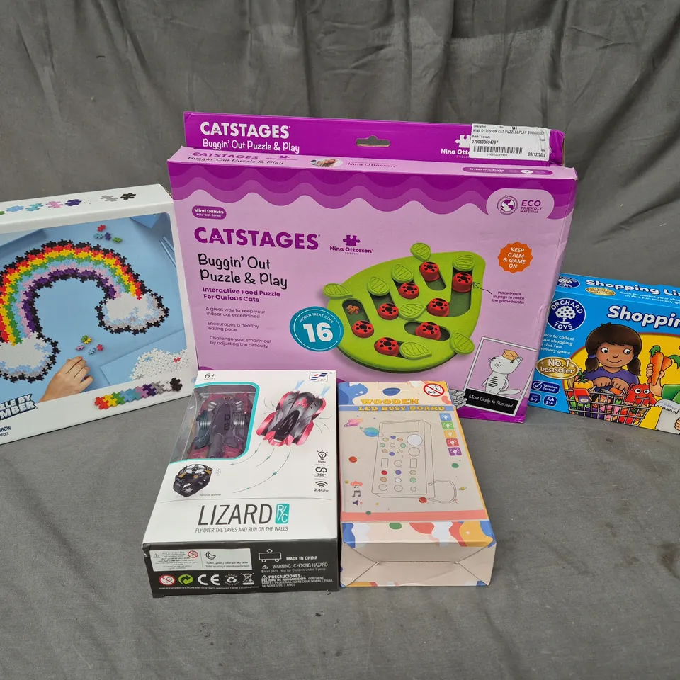 5 ASSORTED ITEMS TO INCLUDE LIZARD R/C, NINA OTTOSSON CAT STAGES BUGGIN' OUT PUZZLE & PLAY, PUZZLE BY NUMBER