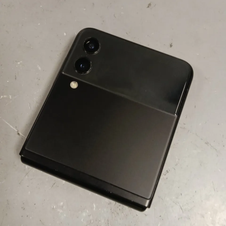 SAMSUNG GALAXY Z FLIP SMARTPHONE 
