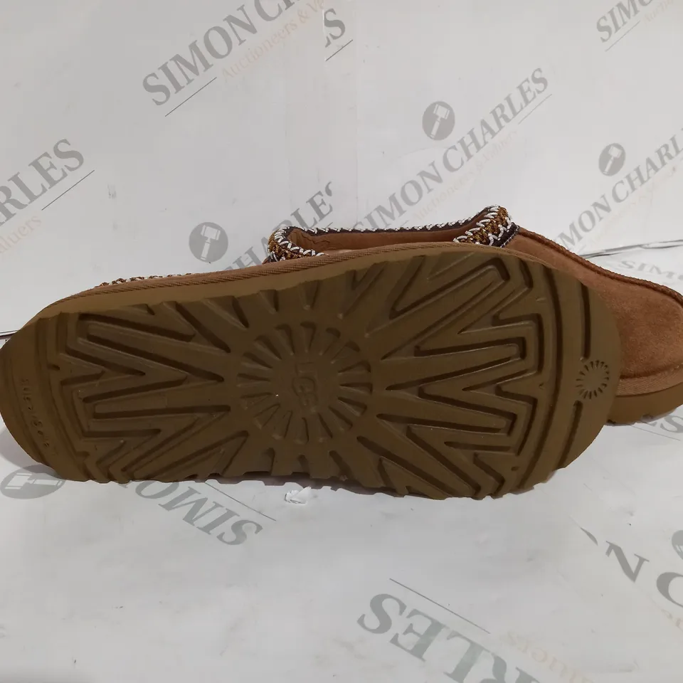 UGG LOW BOOT SLIPPERS FLUFFY - UK SIZE 5