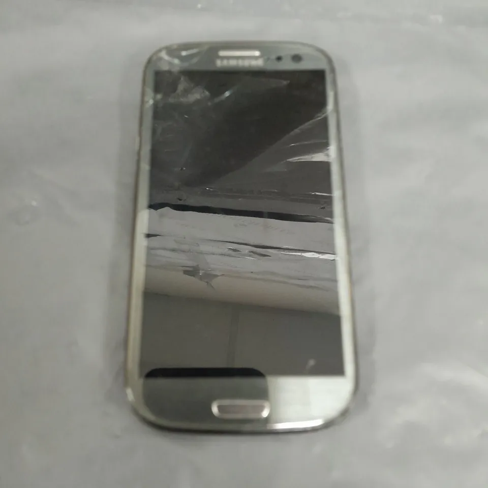 SAMSUNG GALAXY S III SMARTPHONE 