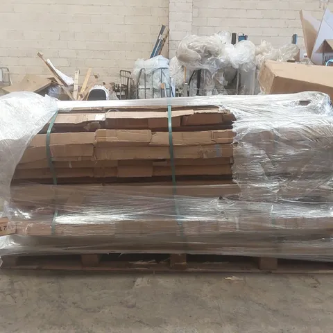 PALLET CONTAINING A VERY LARGE QUANTITY OF ASSORTED SHOWER SCREENS INCLUDING: FLUTED WETROOM GLASS, GRID WETROOM GLASS ECT