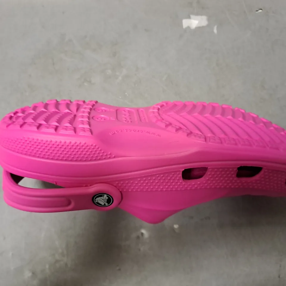 CROCS BAYA BRIGHT PINK CLOG -UK 5M/ 6W