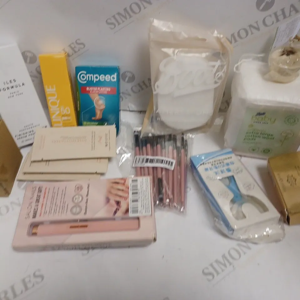 APPROXIMATELY 20 ASSORTED HEALTH AND BEAUTY ITEMS INCLUDING CLINIQUE FACE CREAM, ILES FORMULA, SALON NAILS