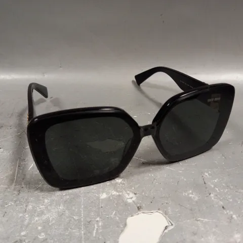 MIU MIU MU89AV BLACK FRAME SUNGLASSES 